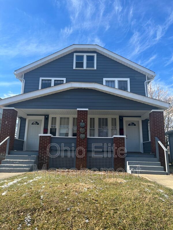Columbus House: 287 N Burgess Ave