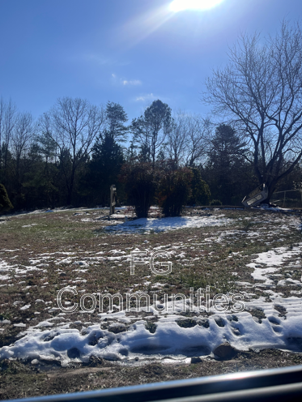 Taylorsville House: 150 Mt Pilot Mhp Drive