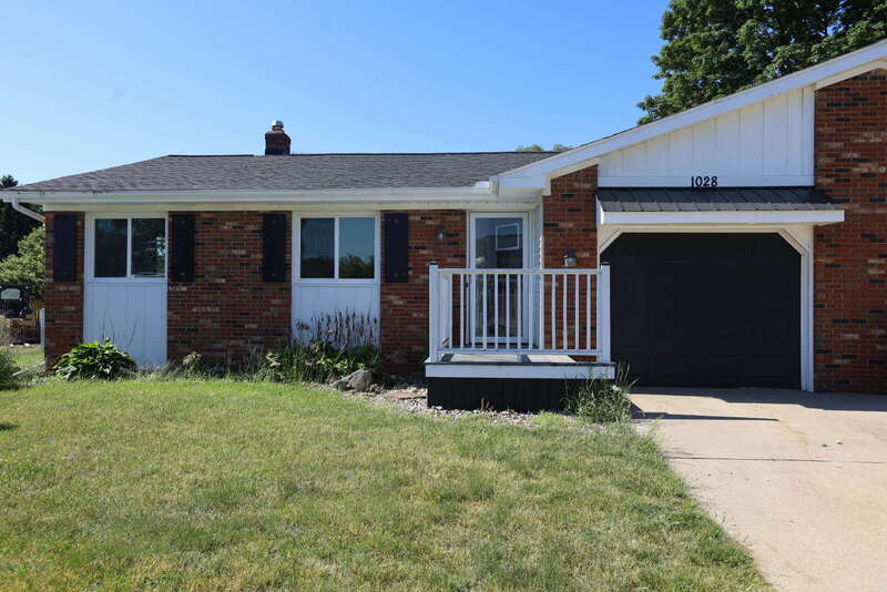 Jenison Condo: 1028 Rosewood St