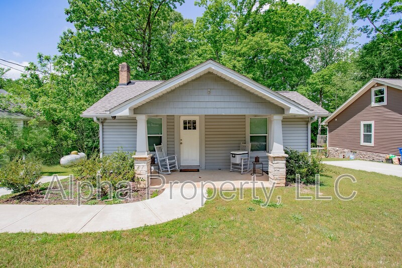 Travelers Rest House: 109 Tubbs Mountain Rd