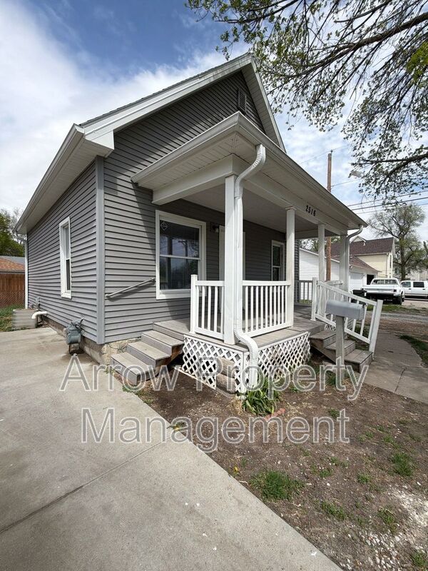 Lincoln House: 2516 Dudley