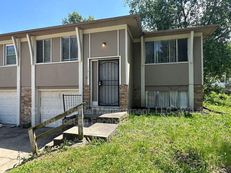 Kansas City House: 7227 Gilmore Avenue