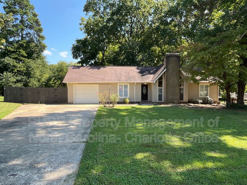 Mooresville House: 1226 Grace Meadow Dr