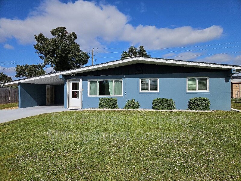 Fort Myers House: 1661 Manor Ave