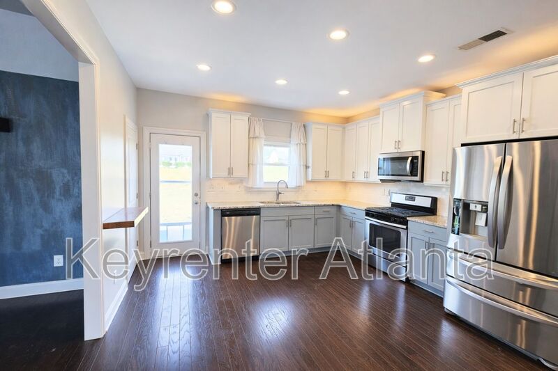 Atlanta House: 821 Westmoreland Cir NW