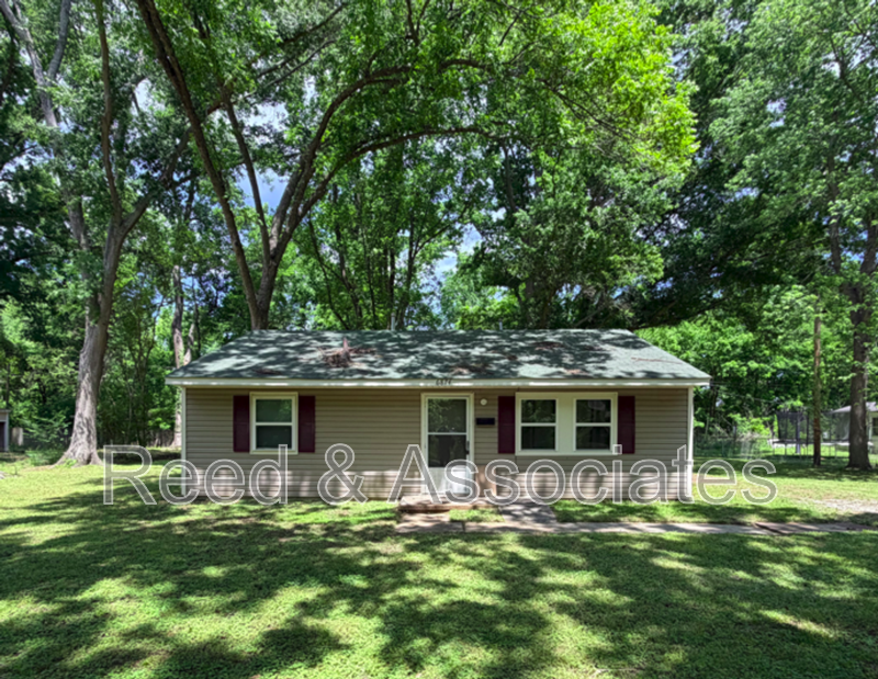 Millington House: 6874 Commander Road