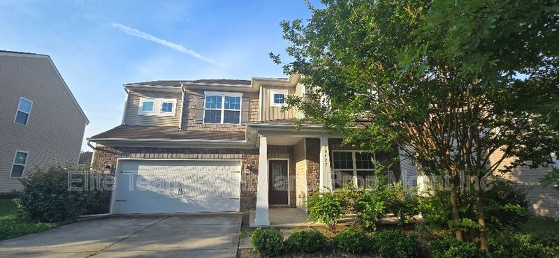 Charlotte House: 10427 Paisley Abbey Lane