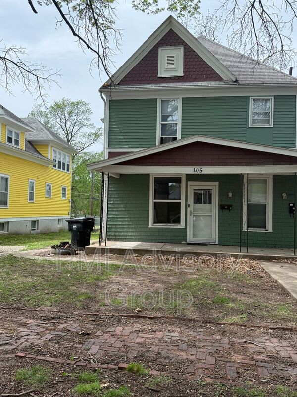 Topeka House: 105 SW Buchanan St