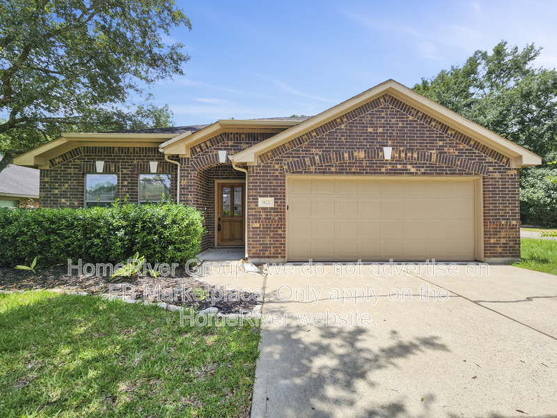 Conroe House: 922 Fife Dr