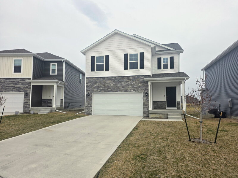 Waukee House: 655 NW Williamsburg Ln