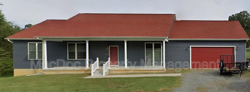 Fredericksburg House: 1043 Julian Drive