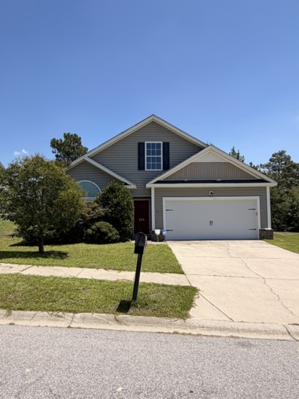 Columbia House: 925 Corison Loop