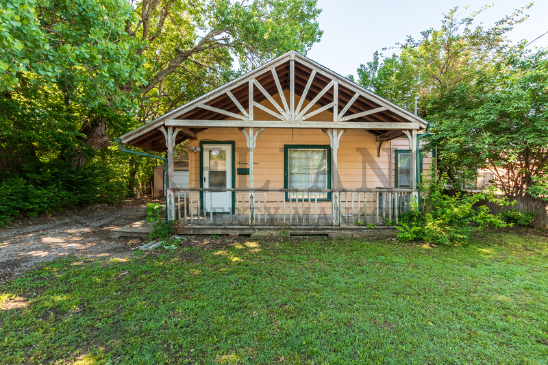 Wichita House: 1303 West 33rd Street South