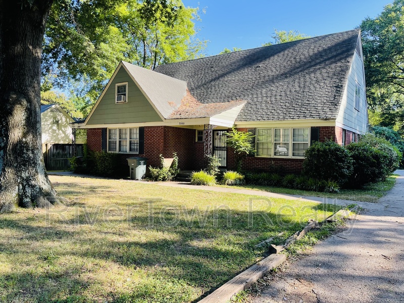 Memphis House: 3558 Poplar Ave