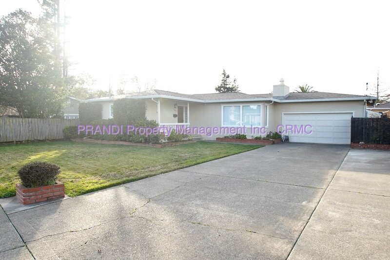 Novato House: 1407 Donna St
