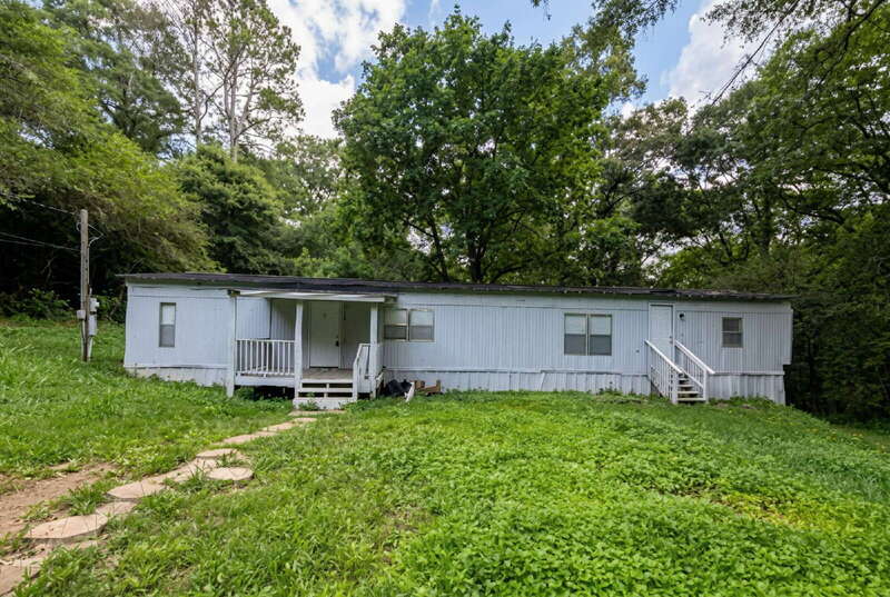 Cedartown House: 122 Collins Road