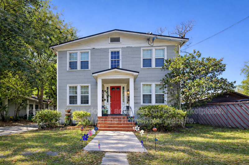 Jacksonville House: 1688 Fair St