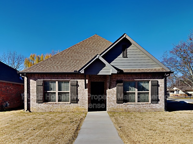 Claremore House: 601 S Florence Ave