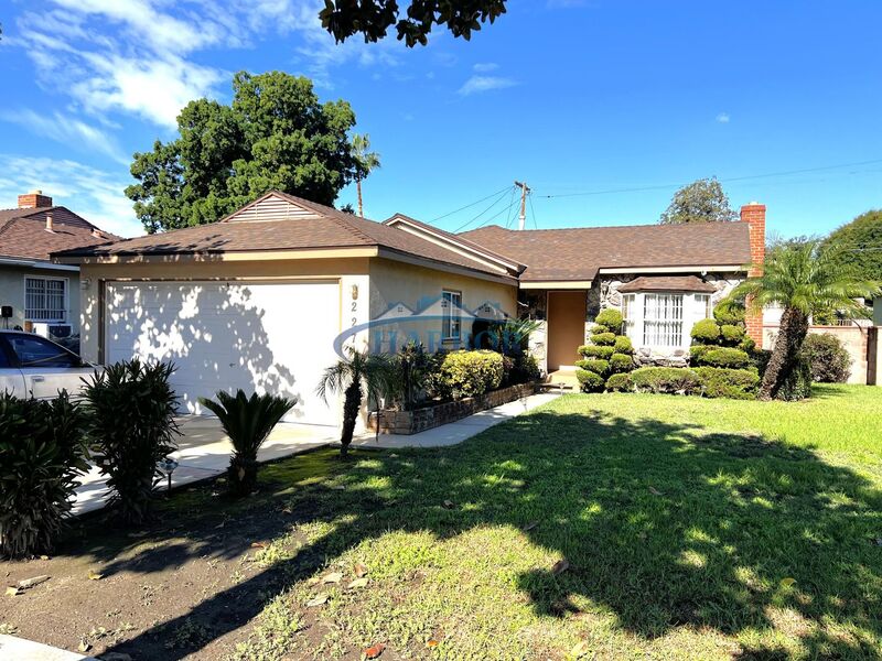 Long Beach House: 227 W. Cummings Street