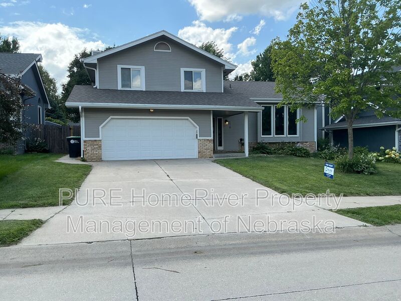 Omaha House: 5018 S 163rd St