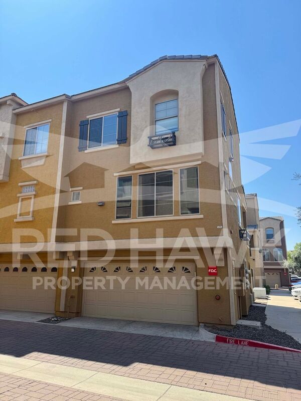 Chandler House: 900 S 94th St