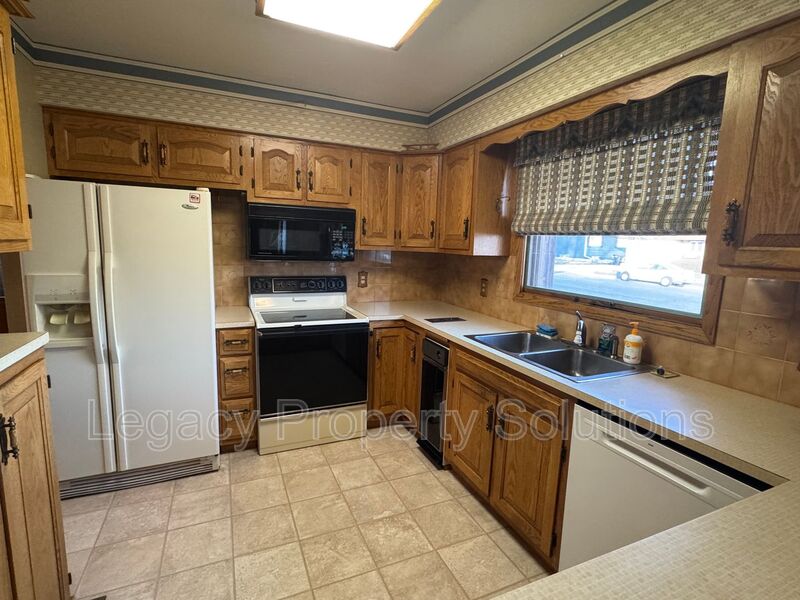 Bismarck House: 1046 N 29th St