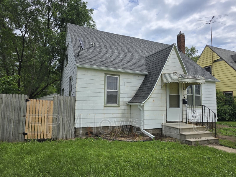 Waterloo House: 1812 Logan Ave