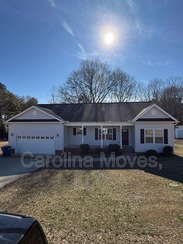 Pelzer House: 105 Bismark Drive