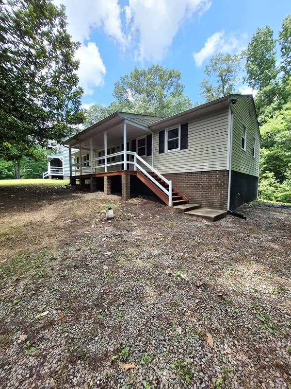Midlothian House: 3041 Clintwood Road