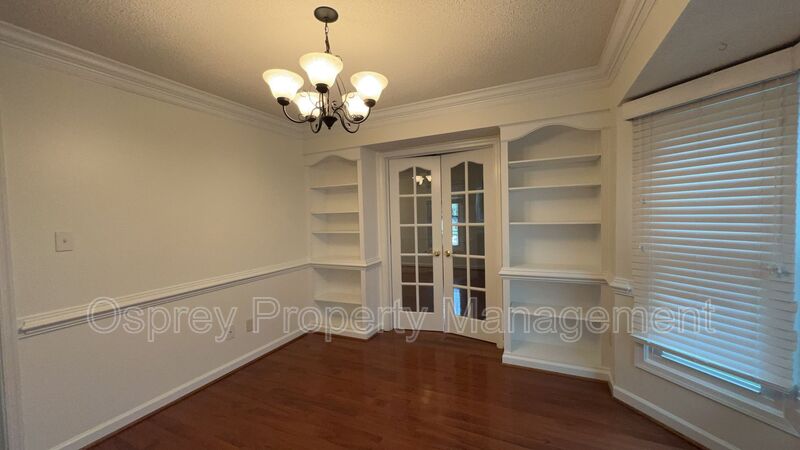 Spacious 4-Bedroom Home with Sunroom! - Photo 9