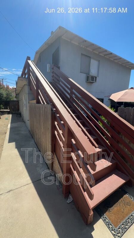 Visalia Condo: 512 East Myrtle Avenue