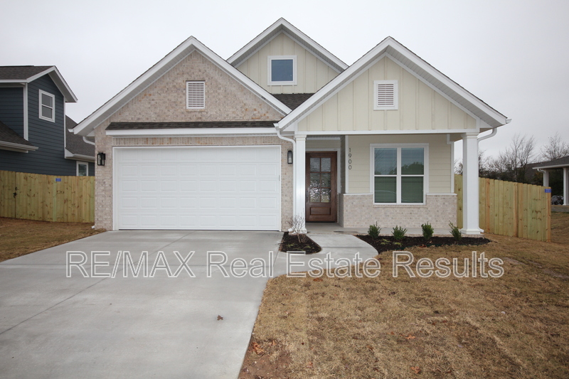 Rogers House: 1900 W Saddlebrook Ln