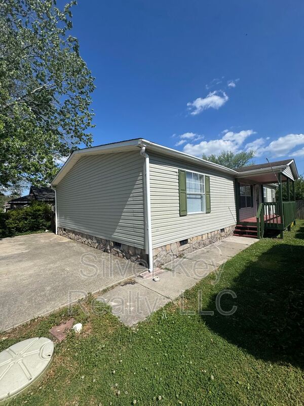 Athens House: 1005 Moore Street