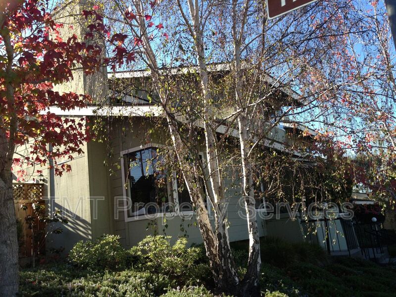 San Luis Obispo House: 881-D Peach