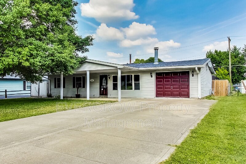 New Whiteland House: 205 Mooreland Drive