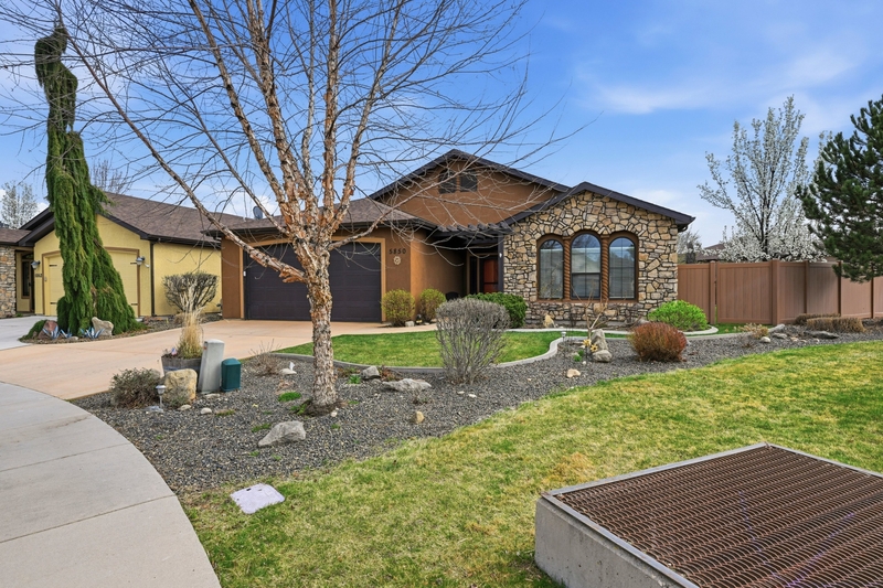 Meridian House: 5850 North Rio Lomas Avenue