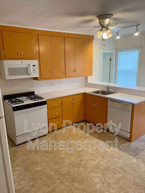 Pawtucket Condo: 98 Anthony Ave