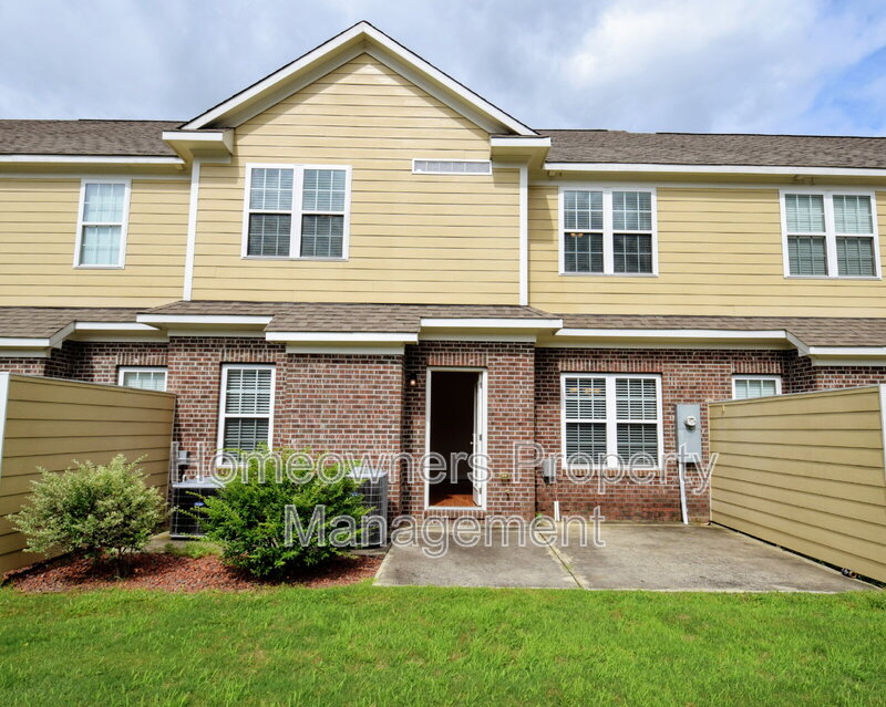 Fayetteville House: 1308 Braybrooke PL