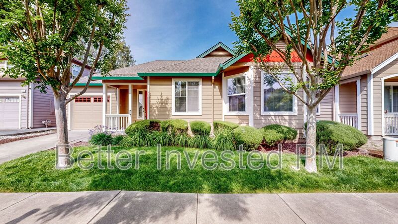 Santa Rosa House: 1743 Waltzer Rd