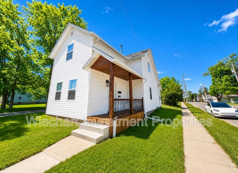 Bellefontaine House: 725 W Williams Ave