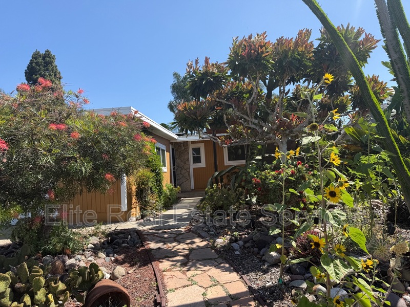 San Diego House: 2155 Montclair Street