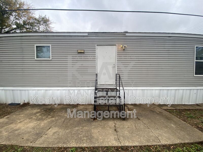 Opelousas House: 926 S Railroad Avenue