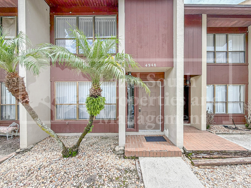 Lakeland House: 4948 Market Square