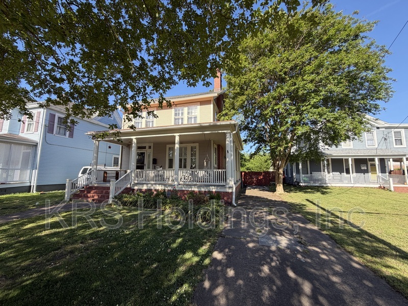 Hampton House: 622 South Armistead Ave