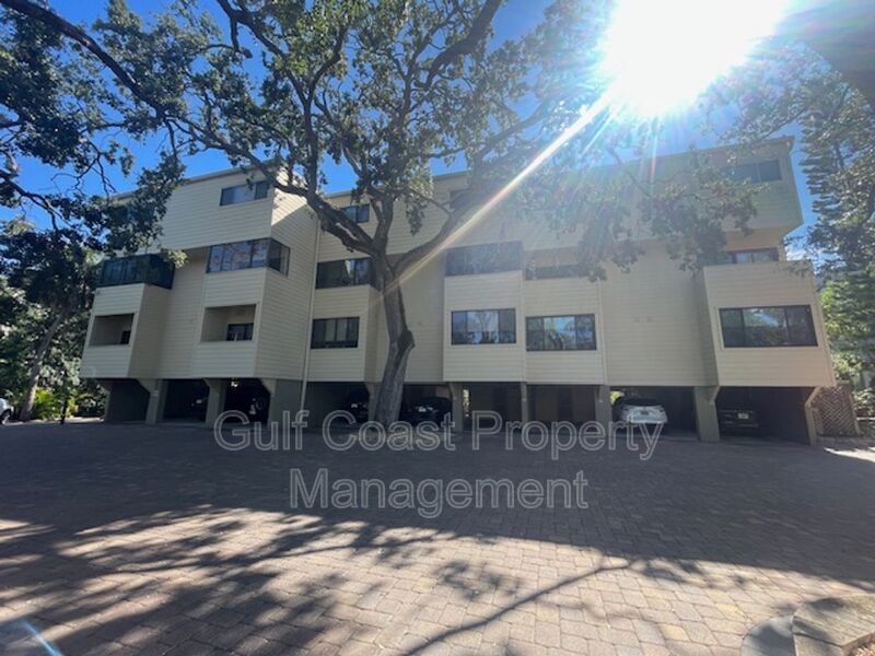 Sarasota House: 1740 Alderman St