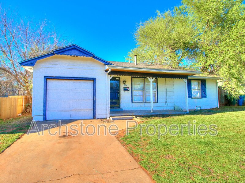 Midwest City House: 937 N. Locust Ln.