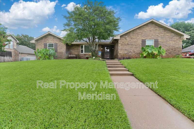 Trophy Club House: 20 Timberline Dr