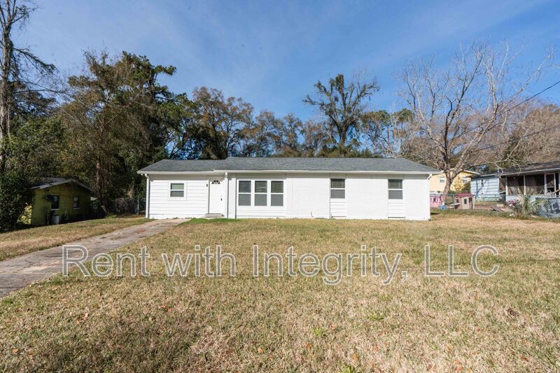Tallahassee House: 406 Essex Dr.