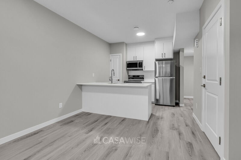 Edmonton House: 6218 Hampton Gray Avenue