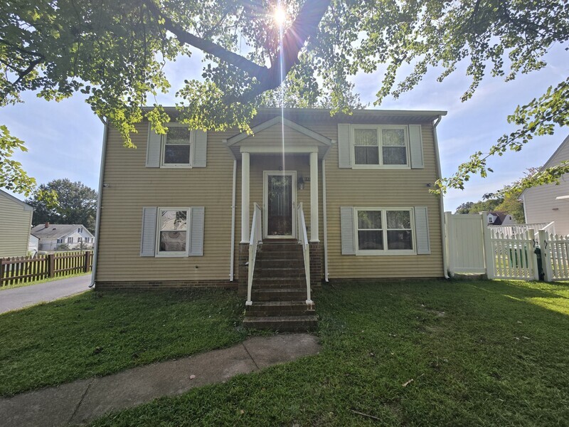 Sanston House: 1430 Fortingale Cir